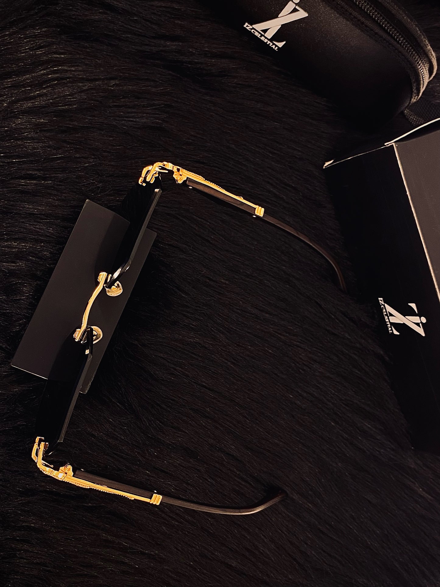 Bold &Elegance : Luxury Frameless Eyewear with Leopard Accent